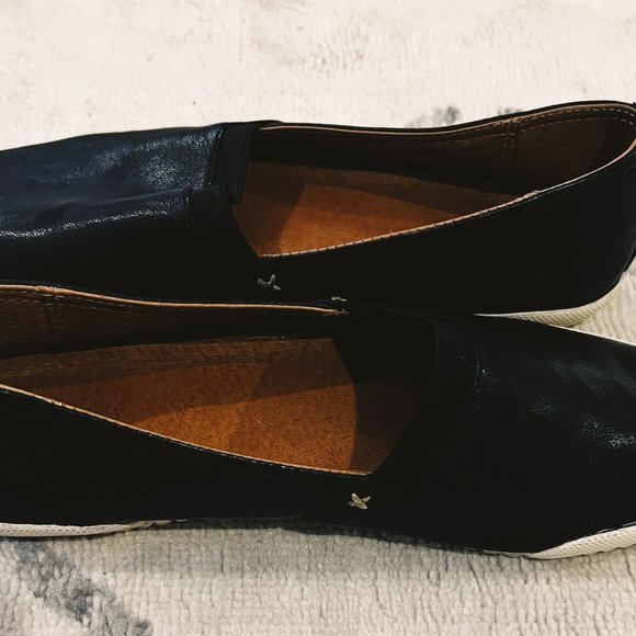 Frye "Melanie" Slip-On, size 7.5, black leather - Picture 4 of 6